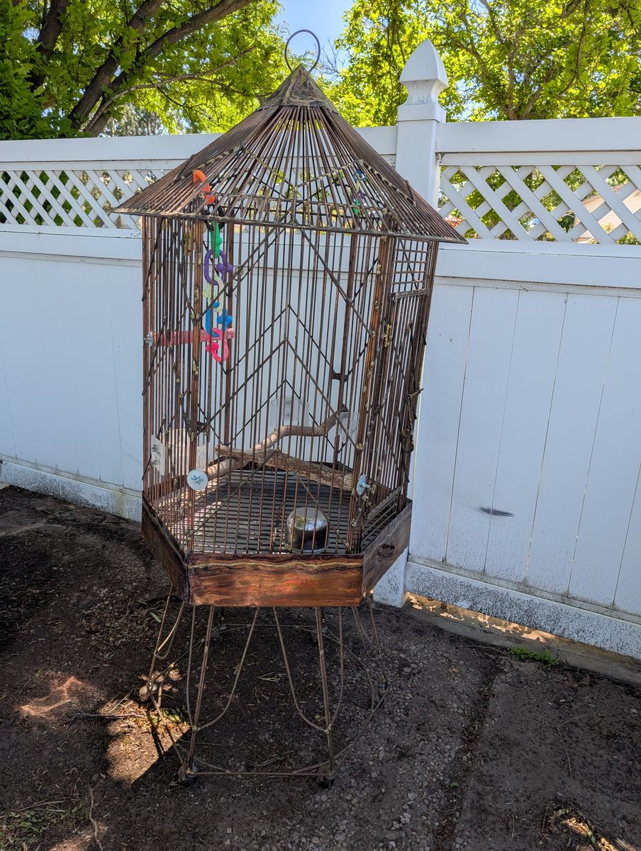 Antique Victorian-style Iron octagonal birdcage