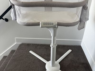 Halo BassiNest Swivel Sleeper Bassinet