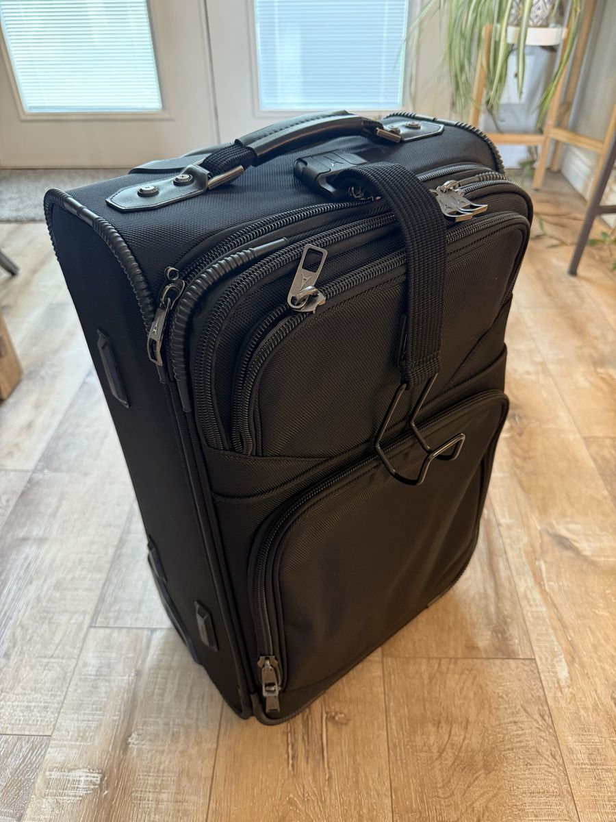 Travelpro Flightcrew5 rollaboard