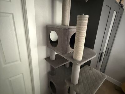 Free cat treehouse