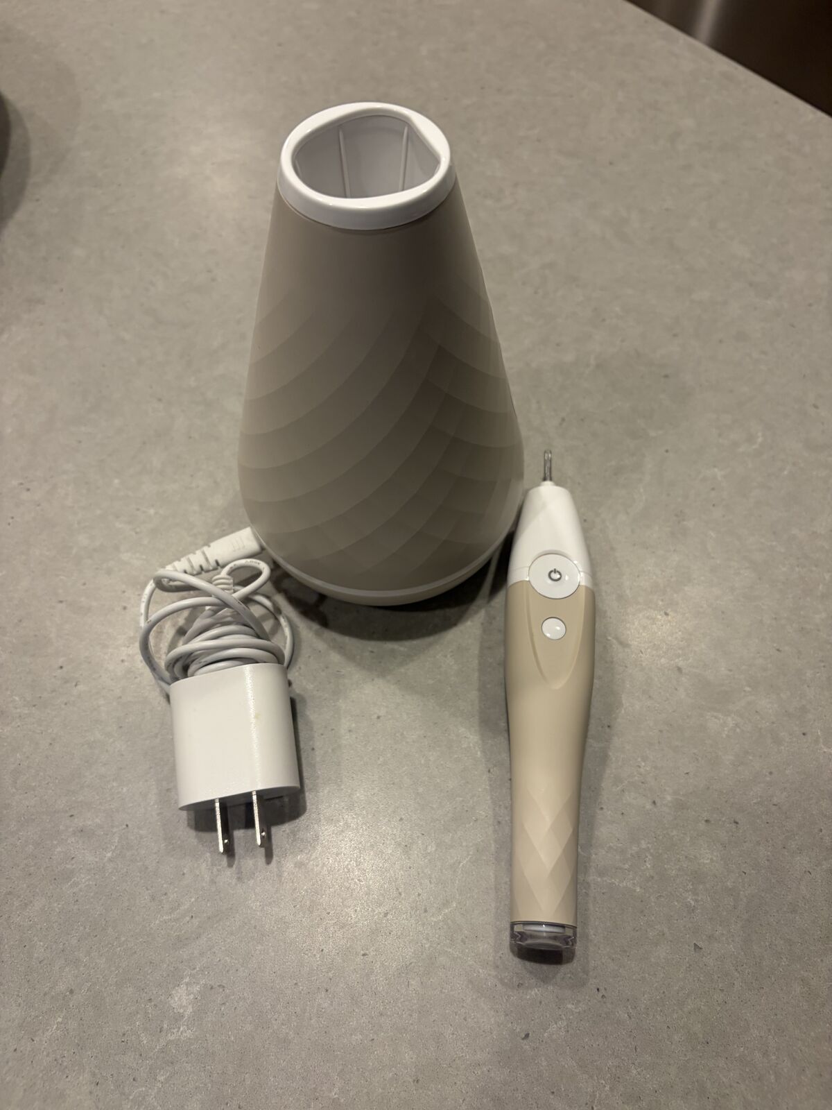 Electric Toothbrush - Tao UV Sanitizing and Cleaning Station