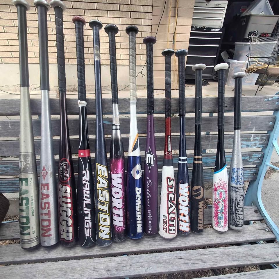 Bats mitts baseball softball $25 ea  mitts $10 to $50 child to adult 801 502 3235 TEXT ONLY NO CALLS NO VOICEMAILANSWERED