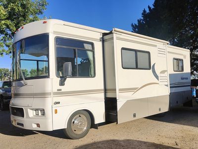 2004 Winnebago Sightseer