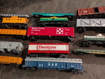 Vintage Model Train Cars - Mixed Lot (14) Freight, Tanker, Box Cars - Various Railroad Lines