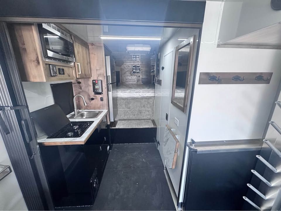 Main image 10