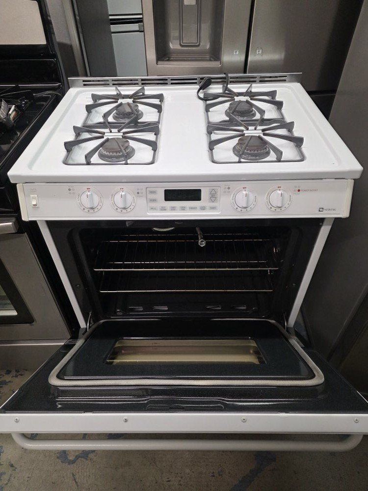 Maytag gas range, in great working condition and c