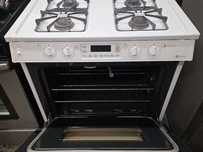 Maytag gas range, in great working condition and c