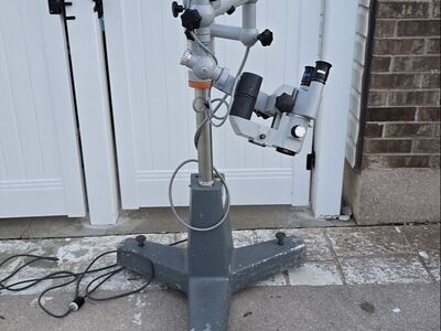 Karl Zeiss Microscope OPMI1 Powers on Large base and stand