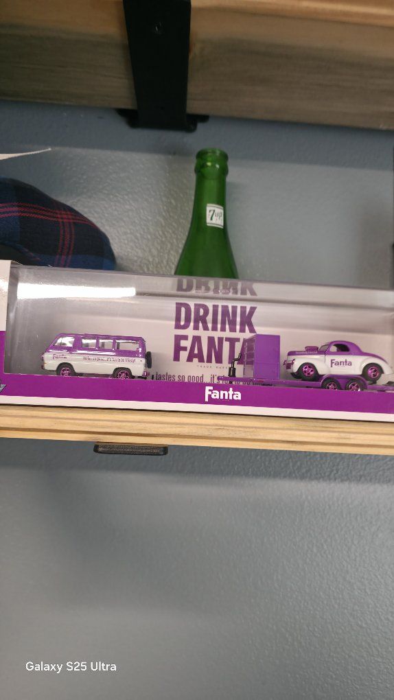 M2 chase transport & Car Set - Unopened Collectible