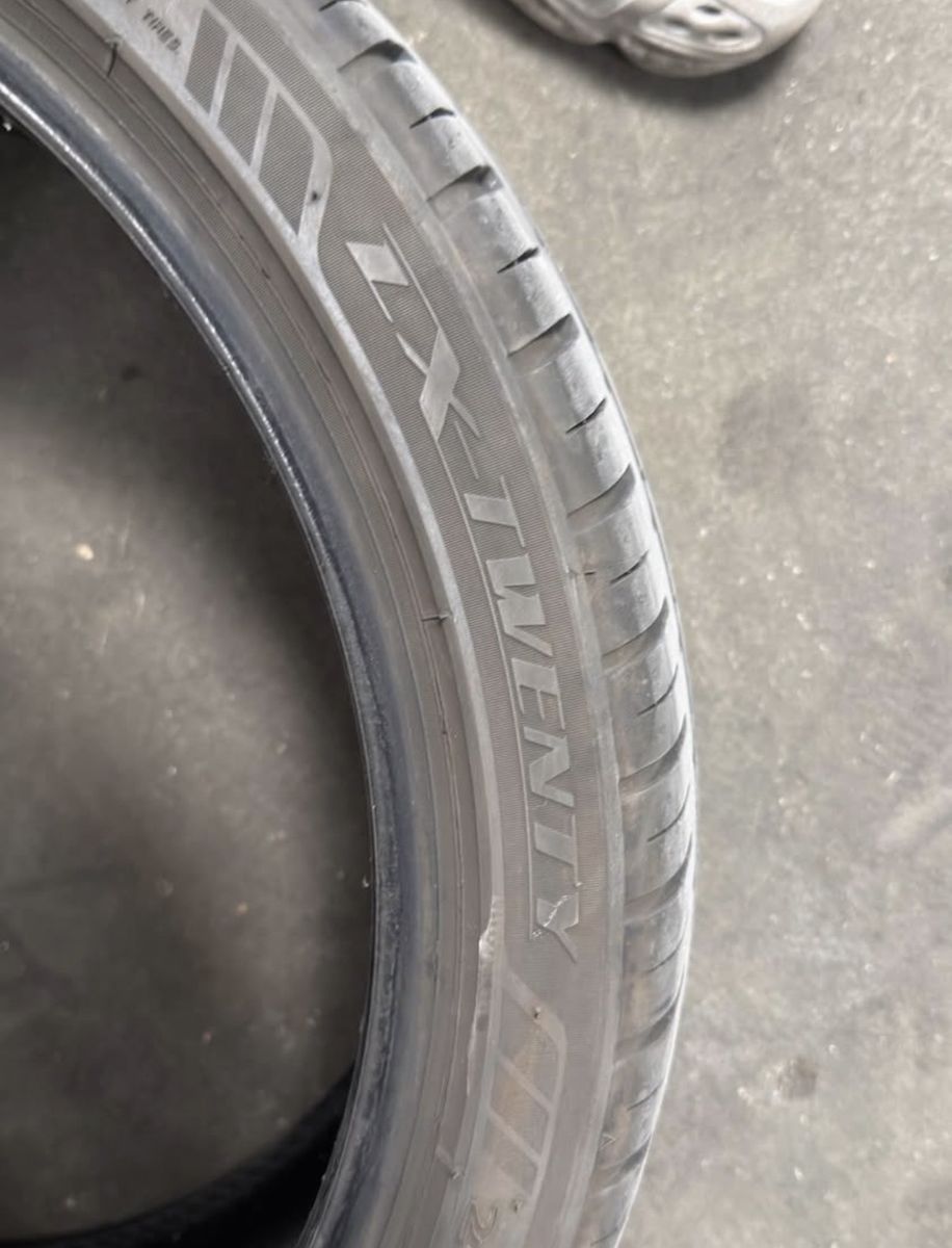 Set of 4 LEXANI 245/35ZR19 97W XL