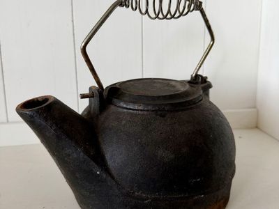Antique Cast Iron Stove Kettle – Coil Handle – 11+ lbs