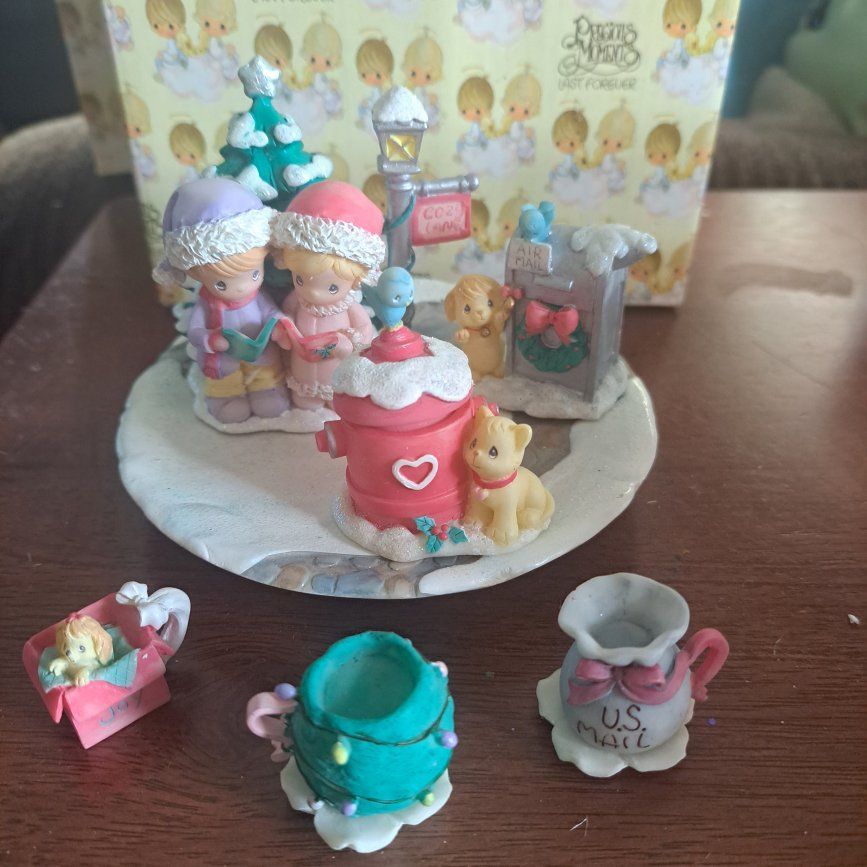 2 cute Precious Moments mini teasets