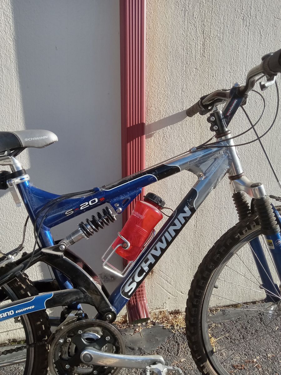 Schwinn S-20, outstanding condition. Shimano Altus rear derailer, good tires.