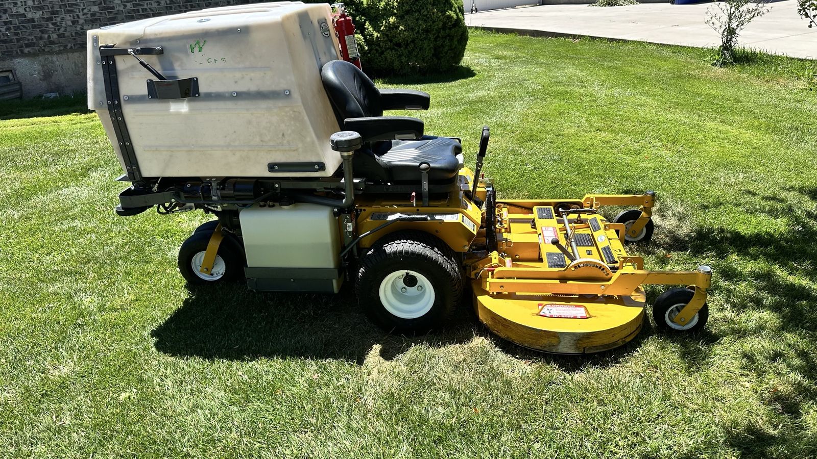 Walker Mower 26 HP 52" Deck Ride-On Commercial Lawn Mower with Grass Catcher