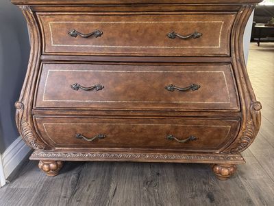 Ornate Traditional Wooden 3-Drawer Chest of Drawers Dresser with Carved Details