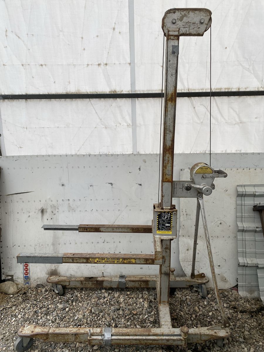 Vermette 512A Manually Operated Material Lift - 500 lb Capacity