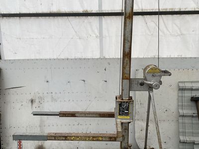 Vermette 512A Manually Operated Material Lift - 500 lb Capacity
