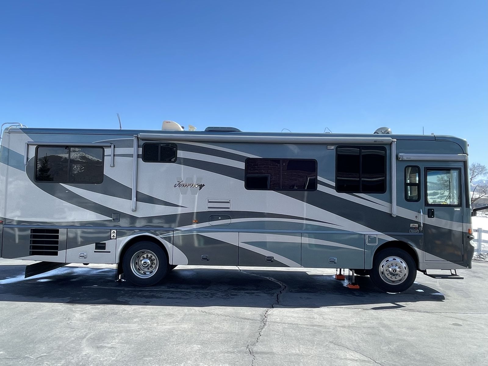 2007 Winnebago Journey 34H