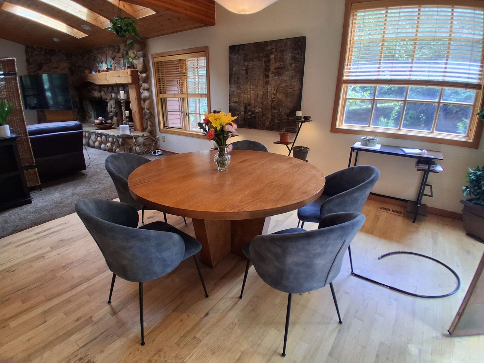 Quality furniture for 5BR home - indoor / outdoor: 5 person round dining table (seats 7) with/without chairs for 5