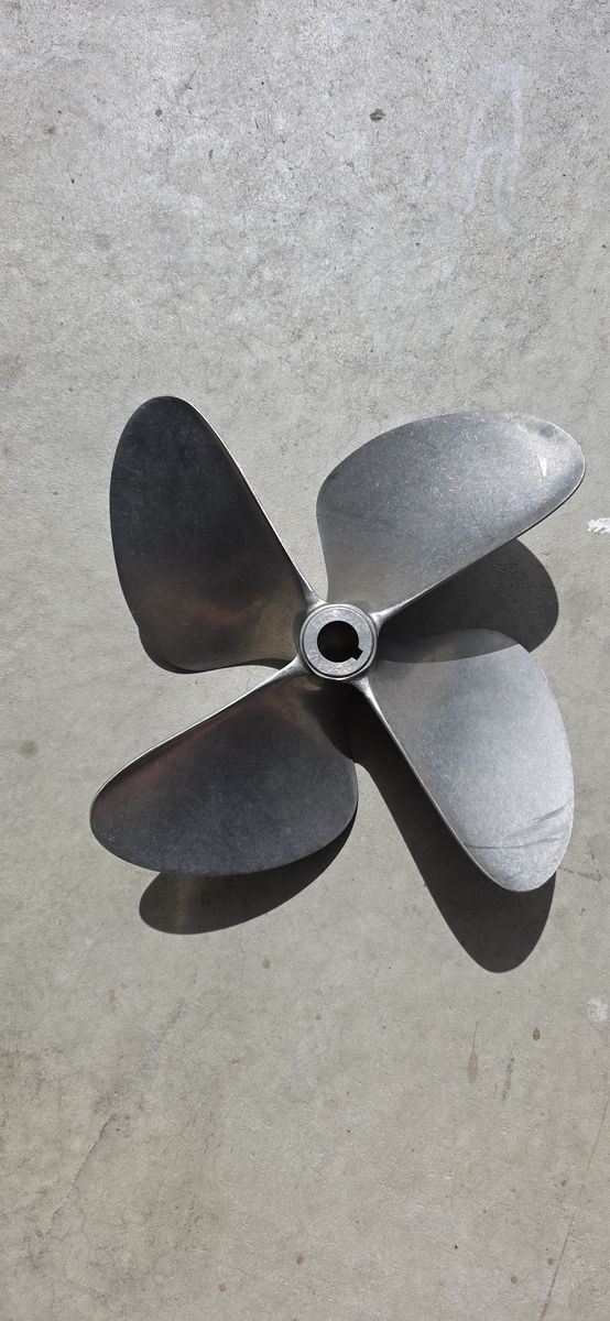 Propeller 14x18.5 LH 1 1/8" 4-Blade Boat. Stainless steel!! Perfect condition. SAVE!!