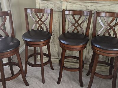4 Beautiful Bar Stools – Excellent Condition