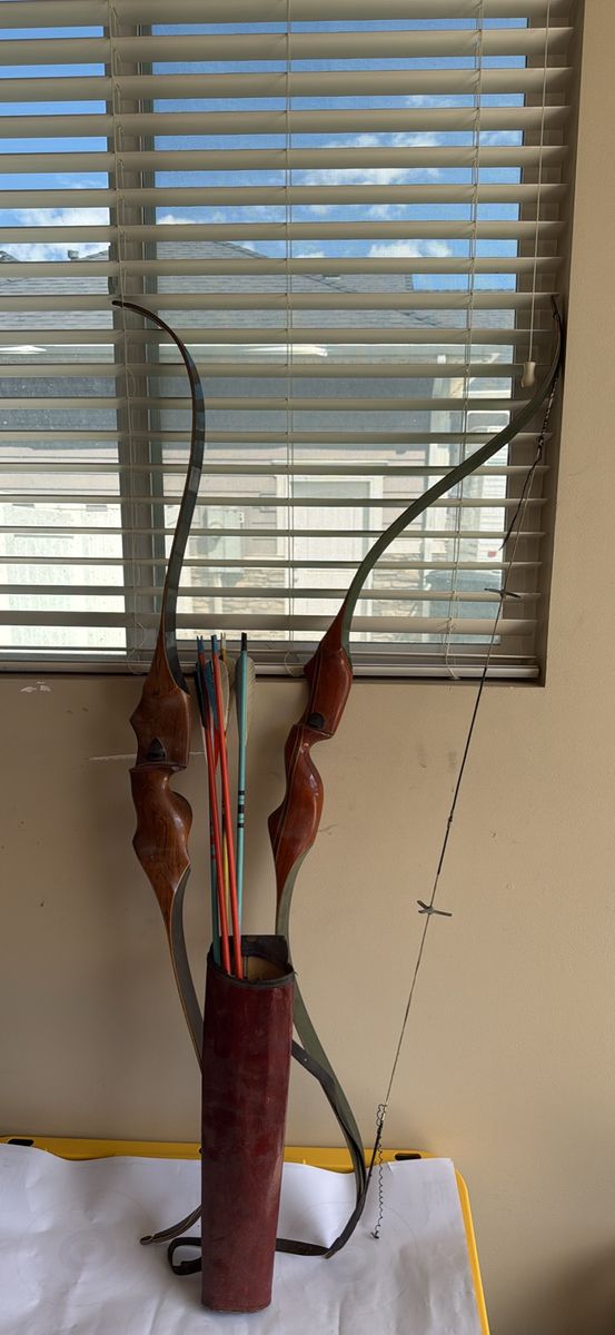 Archery Set with Recurve Bows and Arrows in Quiver