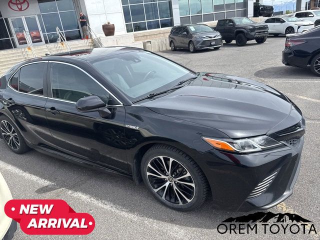 2020 Toyota Camry Hybrid SE