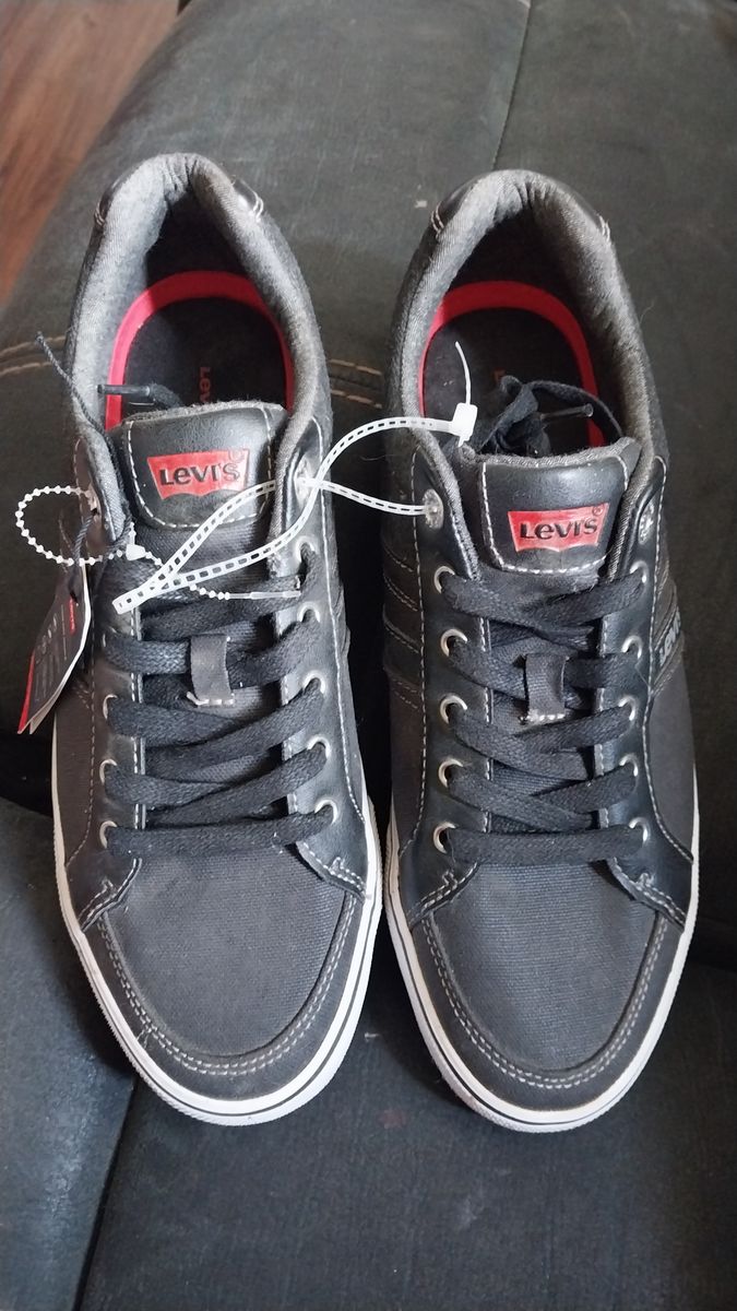New Levi's men's shoes 