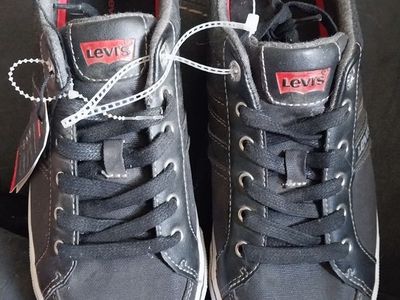 New Levi's men's shoes