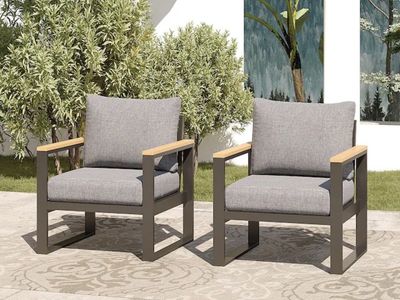 Outdoor chairs x2
