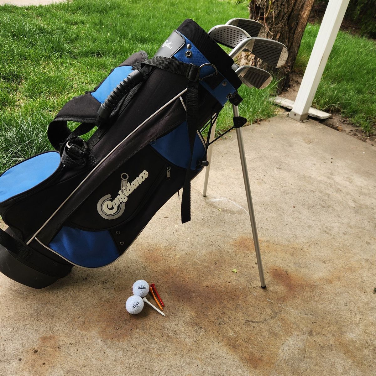 jr golf clubs w/bag, balls, tees