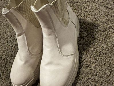 Women's Light Beige Chunky Chelsea Boots - Slip-On Ankle Booties