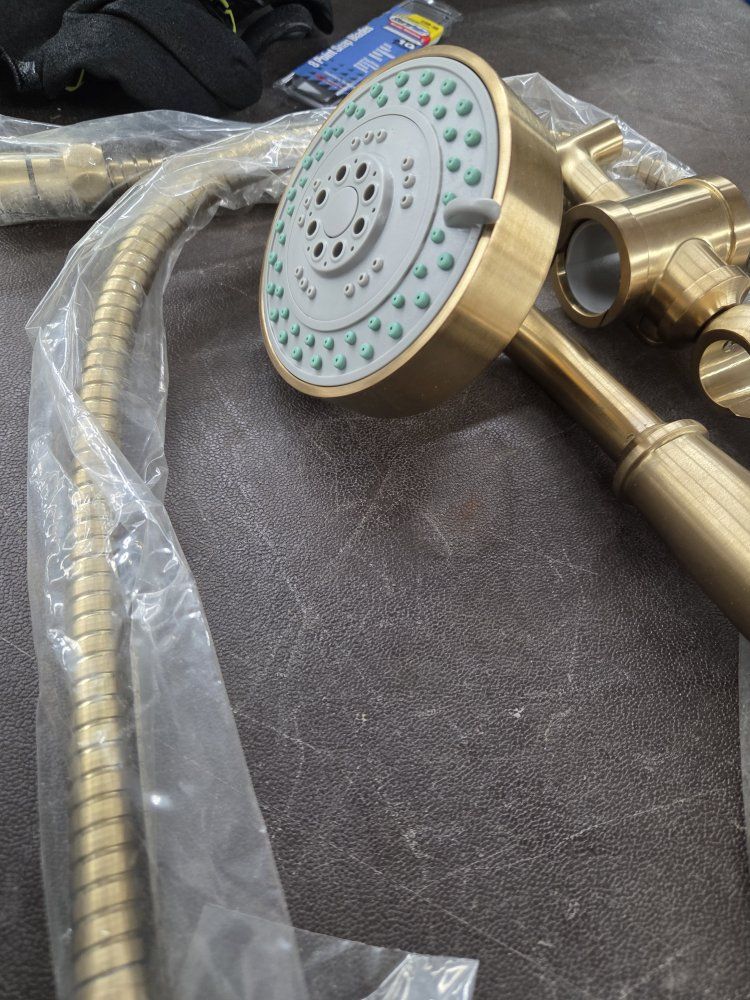 brass shower head / newport