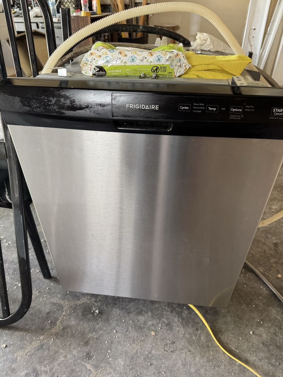 Frigidaire Dish washer