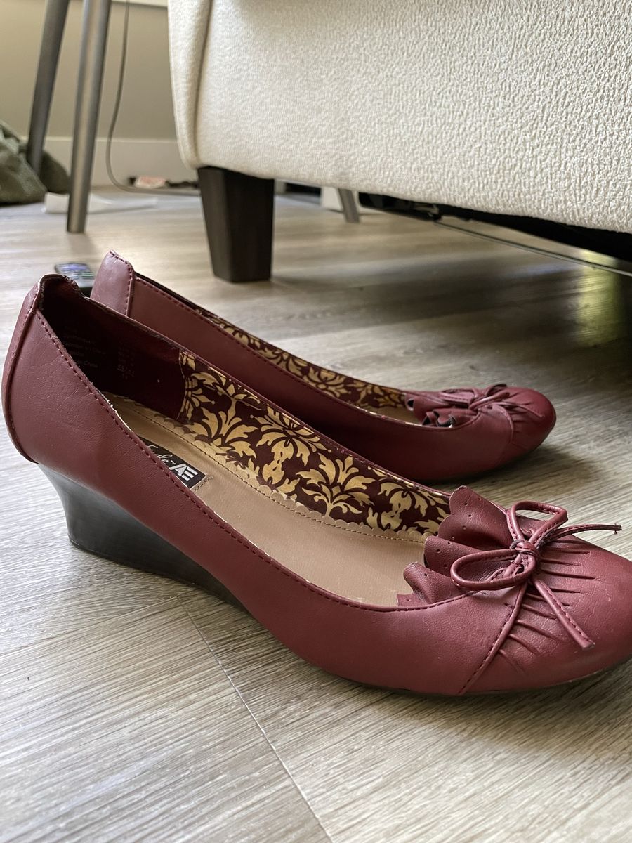 American eagle size 10 red women’s heels wedges