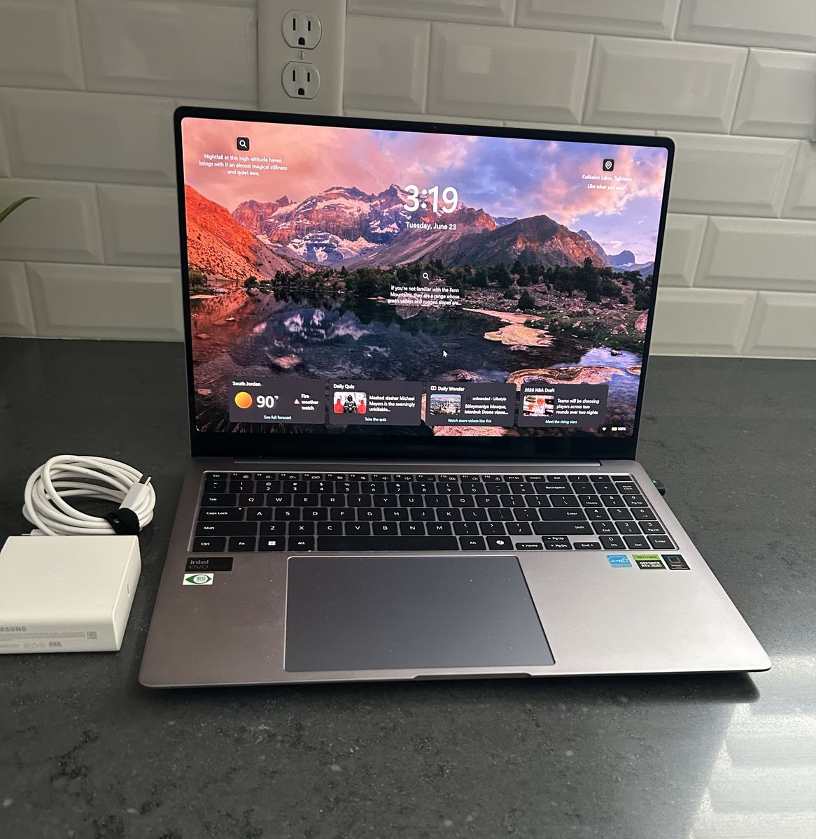 Samsung Galaxy Book4 Ultra Nvidia 4050 32GB AMOLED Touchscreen
