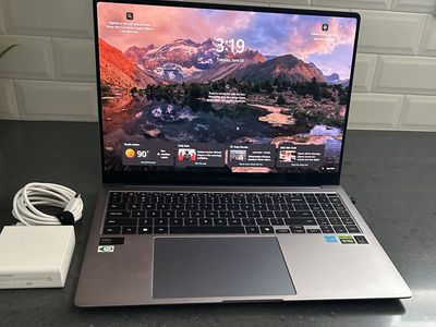 Samsung Galaxy Book4 Ultra Nvidia 4050 32GB AMOLED Touchscreen