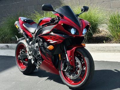 2011 Yamaha YZF-R1 Raven – **4,850 Miles** – Akrapovič Evolution Full Exhaust