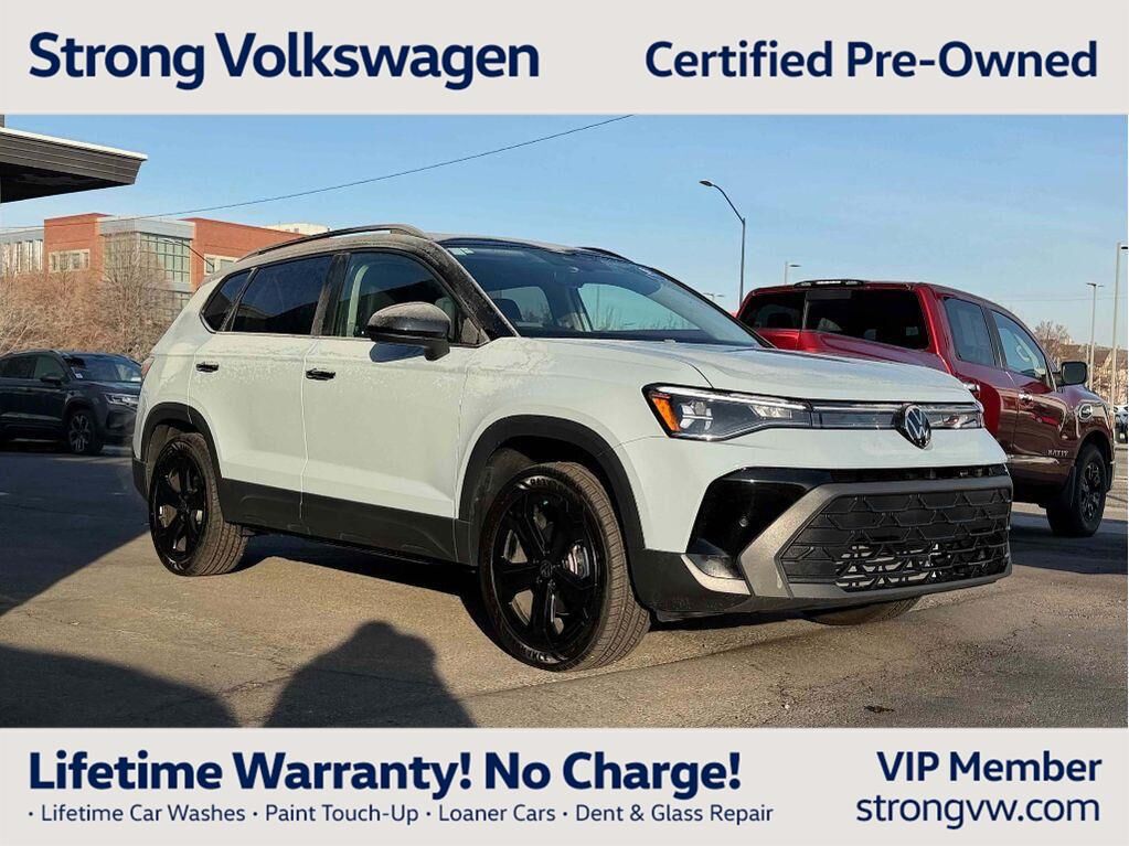 2025 Volkswagen Taos SE Black 4Motion