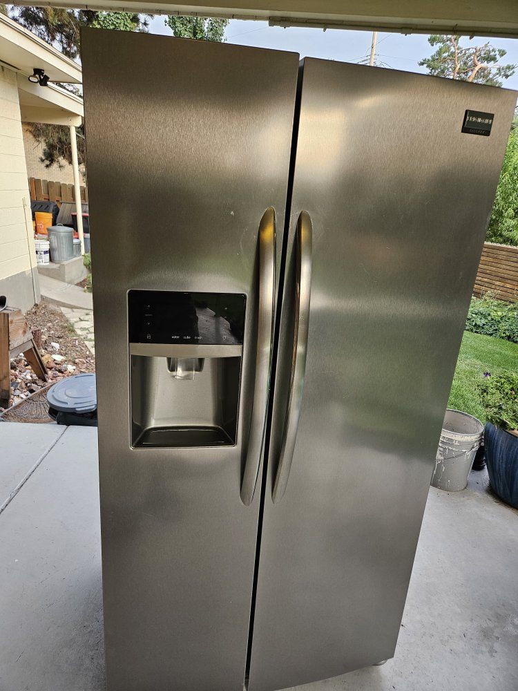 Frigidaire Gallery Side-by-Side Refrigerator Stainless Steel - 35 5/8" W, Ice & Water Dispenser