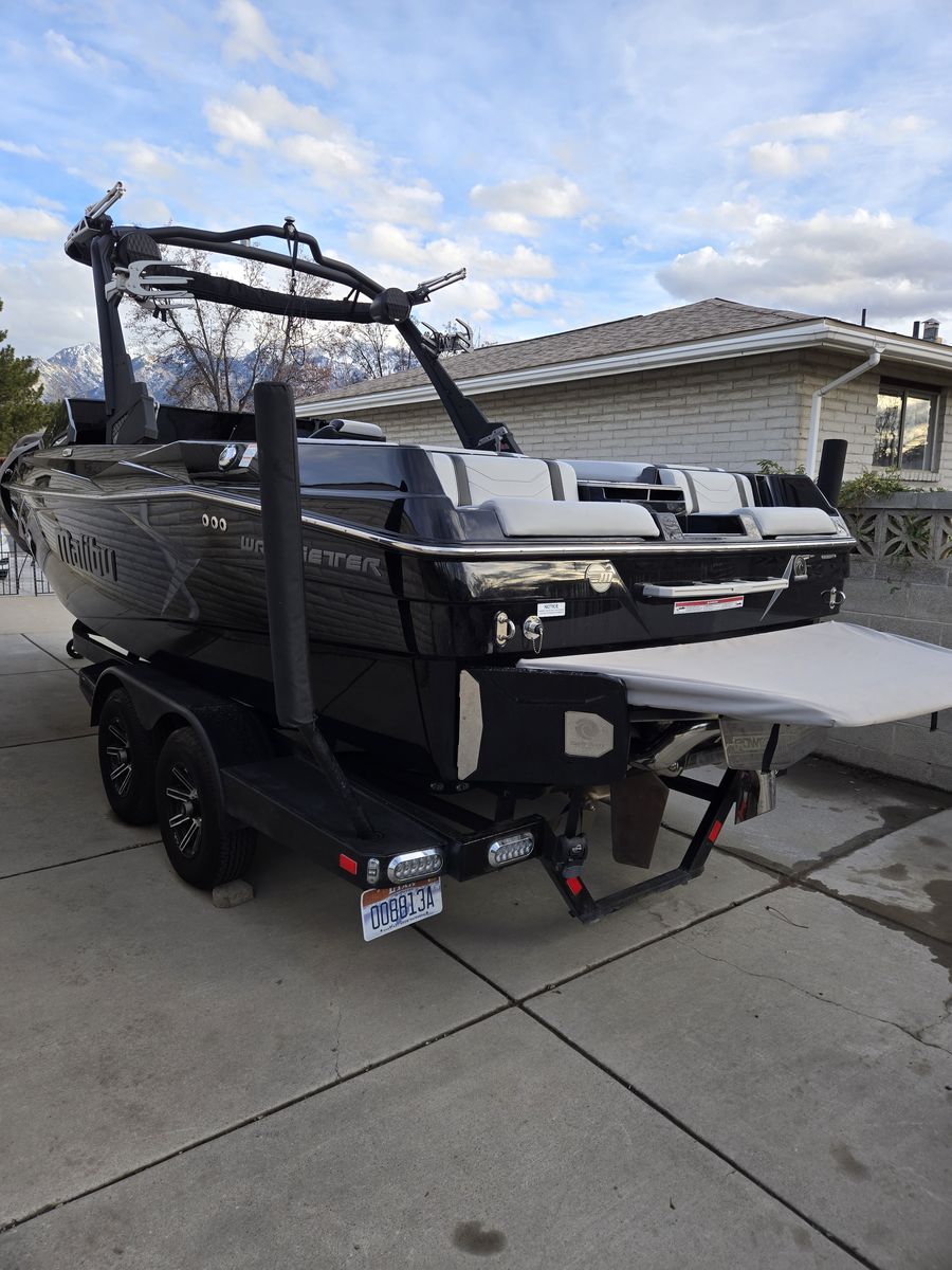 Malibu wakesetter 23'