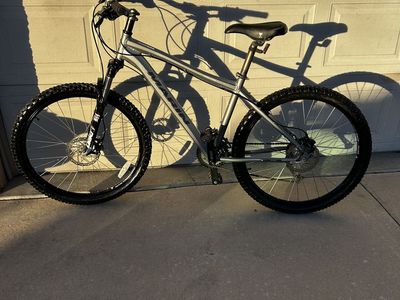 Marin Hardtail -Hydraulic Disc, 26 Inch Wheels