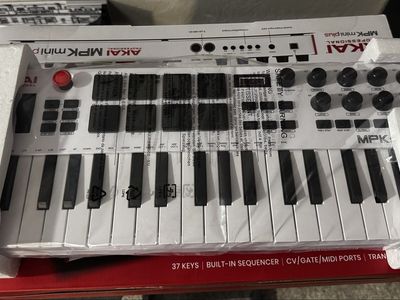 Akai Professional MPK Mini Plus Keyboard