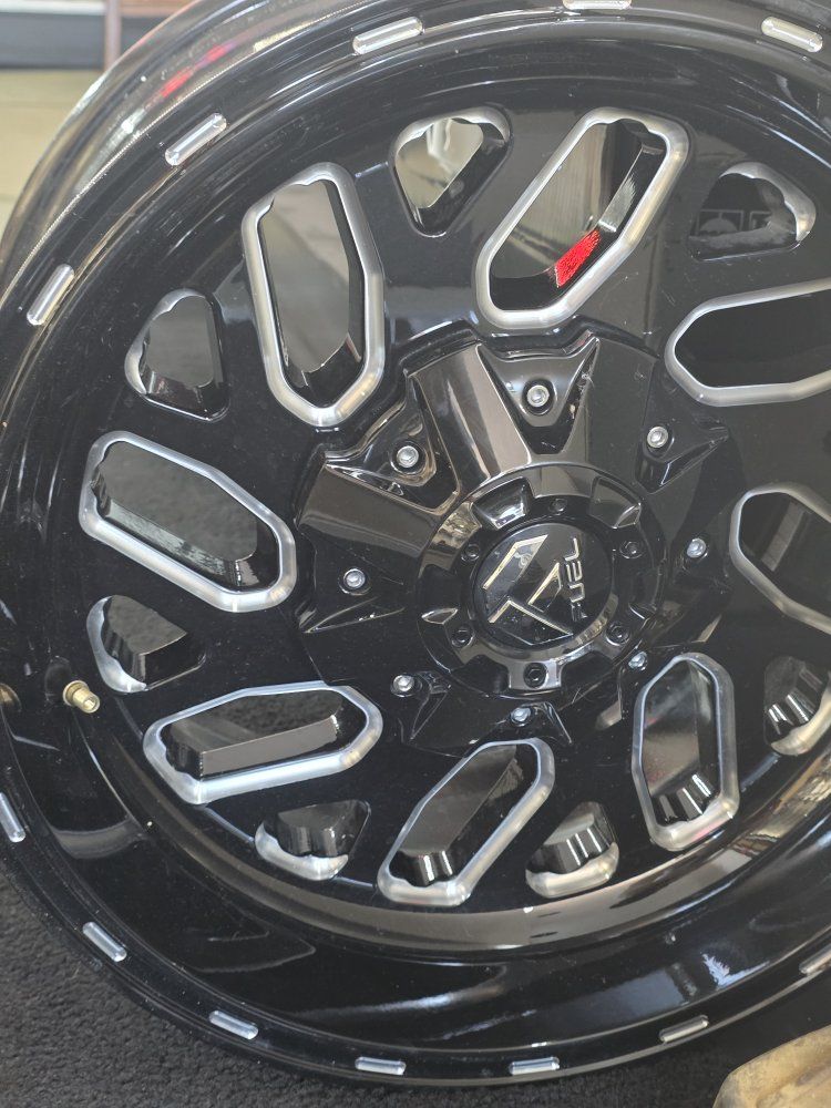 Fuel 18" jeep rims 5x5