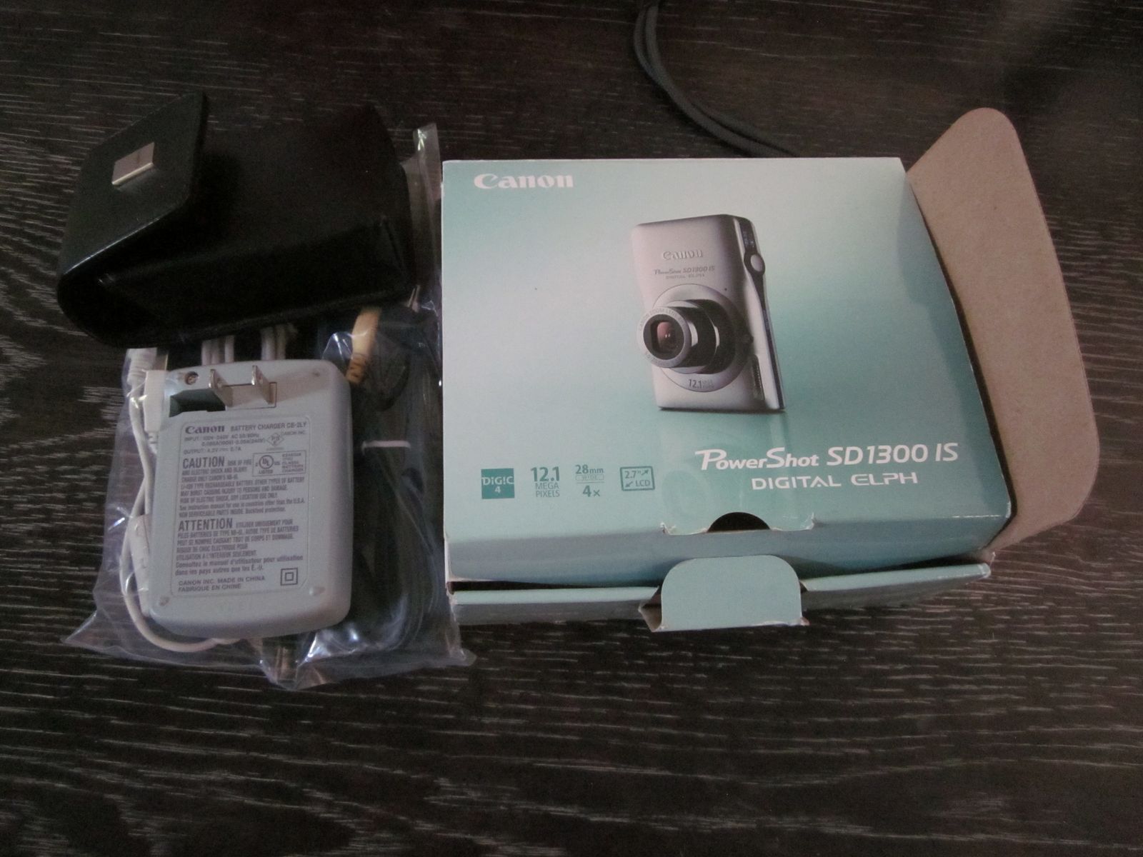 Canon PowerShot SD1300 IS Digital ELPH 12.1MP Camera Silver with Charger & Case