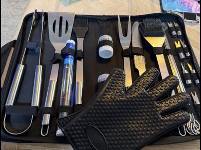 NEW 26 Piece BBQ set w/case & Fish/Skewer tray