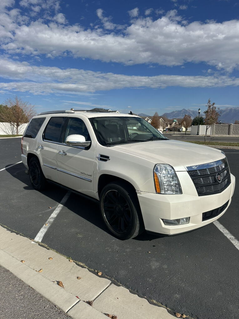 2011 Cadillac Escalade Platinum Luxury