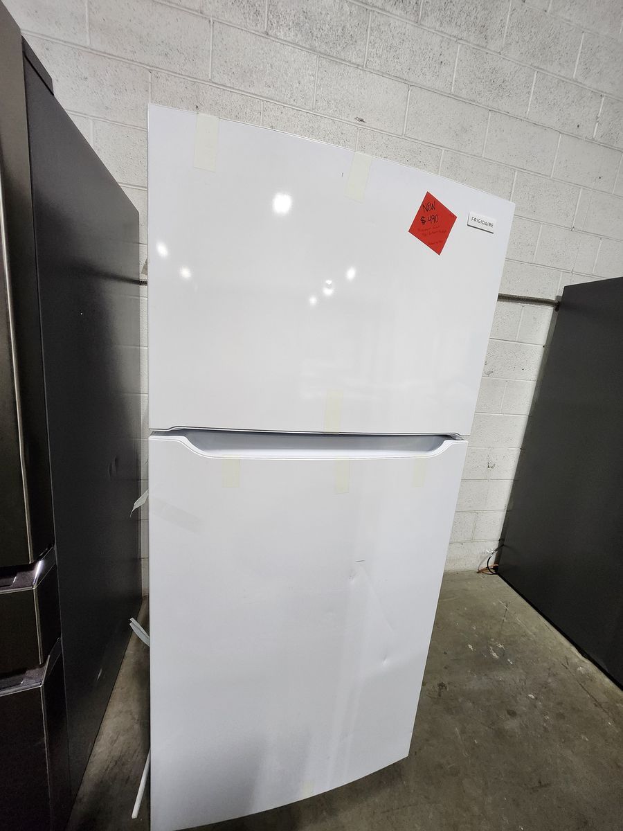 BEAUTIFUL BRAND NEW! FRIGIDAIRE WHITE TOP AND BOTTOM FRIDGE!