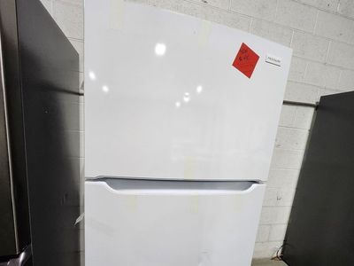 BEAUTIFUL BRAND NEW! FRIGIDAIRE WHITE TOP AND BOTTOM FRIDGE!