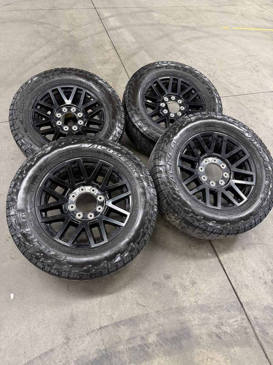 2022 F350 Larait Blackout 20in Wheels/ 285/65/20